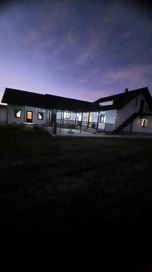 Casuta Din Deal Targu Neamt Exterior photo
