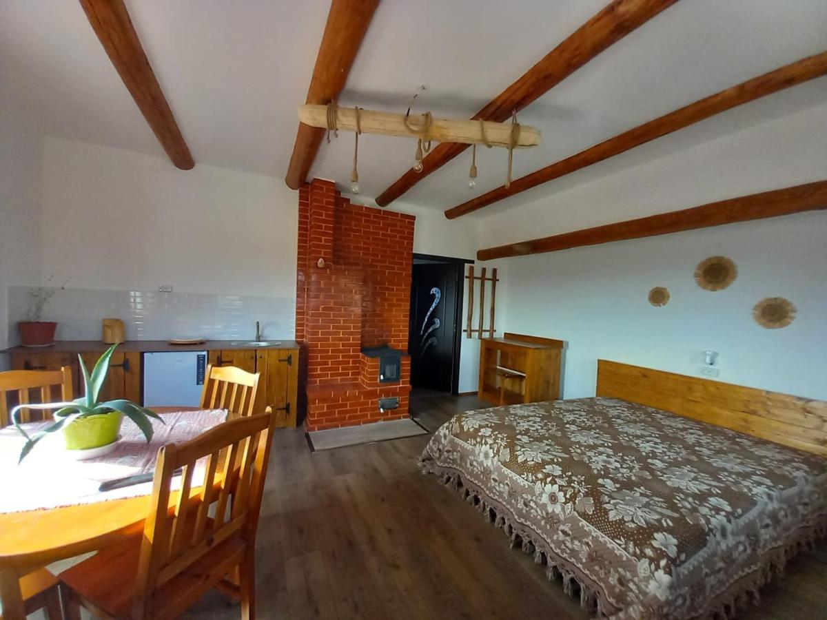 Casuta Din Deal Targu Neamt Exterior photo