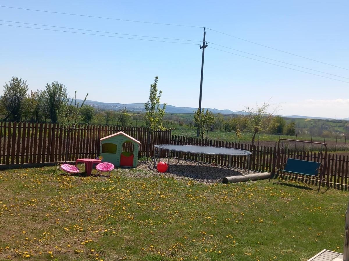 Casuta Din Deal Targu Neamt Exterior photo
